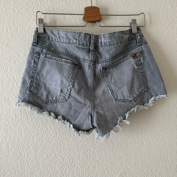Joe's Jeans | gabrielle gray cut off shorts | size 26 - Picture 2 of 5
